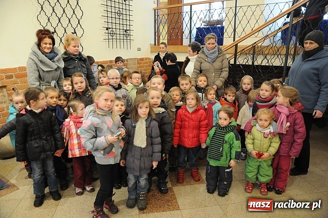 Zdjęcie w galerii na portalu naszraciborz.pl: Ferie na zamku. W pierwszym dniu tłumy. W piątek spotkanie z Japonią i Crazy Clubem wiadomości z regionu