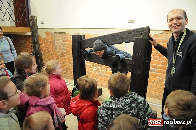 Zdjęcie w galerii na portalu naszraciborz.pl: Ferie na zamku. W pierwszym dniu tłumy. W piątek spotkanie z Japonią i Crazy Clubem wiadomości z regionu