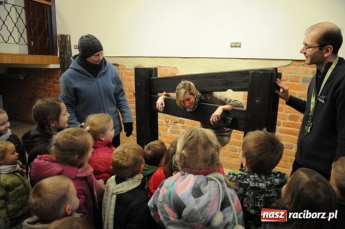 Zdjęcie w galerii na portalu naszraciborz.pl: Ferie na zamku. W pierwszym dniu tłumy. W piątek spotkanie z Japonią i Crazy Clubem wiadomości z regionu