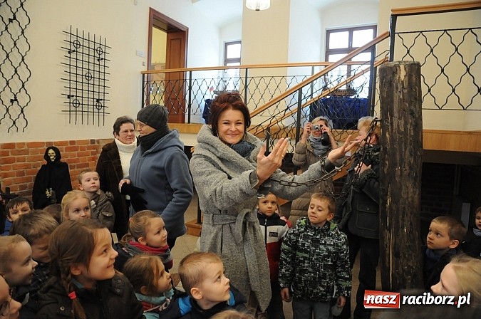 Zdjęcie w galerii na portalu naszraciborz.pl: Ferie na zamku. W pierwszym dniu tłumy. W piątek spotkanie z Japonią i Crazy Clubem wiadomości z regionu