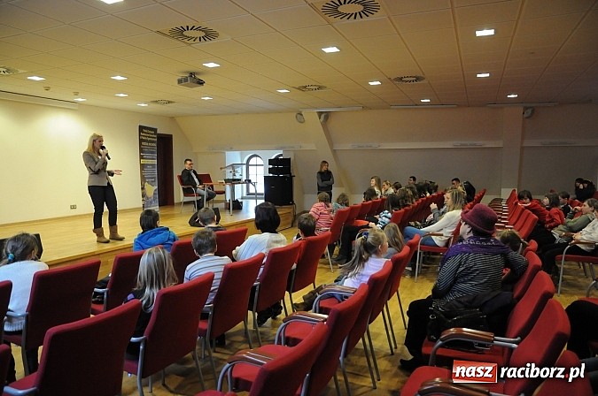 Zdjęcie w galerii na portalu naszraciborz.pl: Ferie na zamku. W pierwszym dniu tłumy. W piątek spotkanie z Japonią i Crazy Clubem wiadomości z regionu