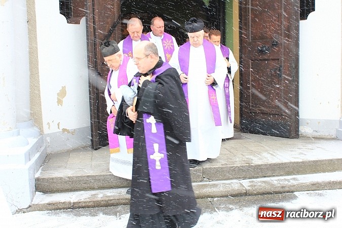 Zdjęcie w galerii na portalu naszraciborz.pl: Ostatnie pożegnanie księdza Ernesta Matei wiadomości z regionu