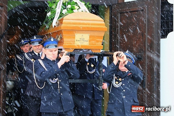 Zdjęcie w galerii na portalu naszraciborz.pl: Ostatnie pożegnanie księdza Ernesta Matei wiadomości z regionu