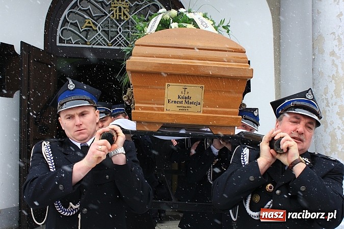 Zdjęcie w galerii na portalu naszraciborz.pl: Ostatnie pożegnanie księdza Ernesta Matei wiadomości z regionu