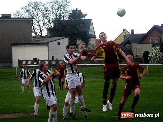 Zdjęcie w galerii na portalu naszraciborz.pl: Parodia sędziowania wiadomości z regionu