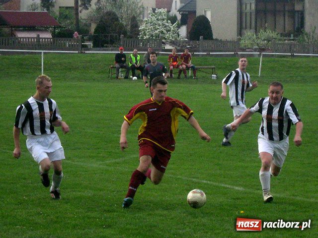 Zdjęcie w galerii na portalu naszraciborz.pl: Parodia sędziowania wiadomości z regionu