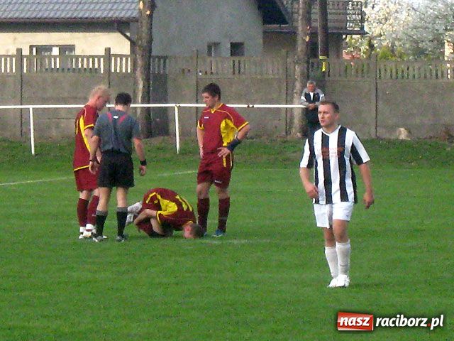 Zdjęcie w galerii na portalu naszraciborz.pl: Parodia sędziowania wiadomości z regionu