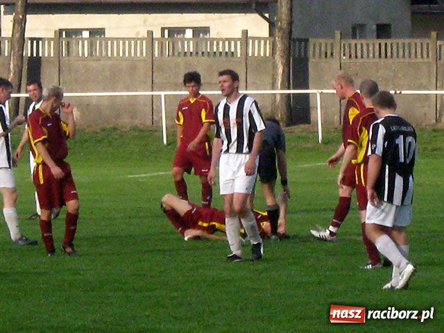 Zdjęcie w galerii na portalu naszraciborz.pl: Parodia sędziowania wiadomości z regionu