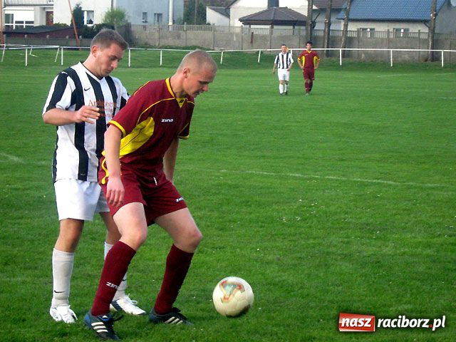 Zdjęcie w galerii na portalu naszraciborz.pl: Parodia sędziowania wiadomości z regionu