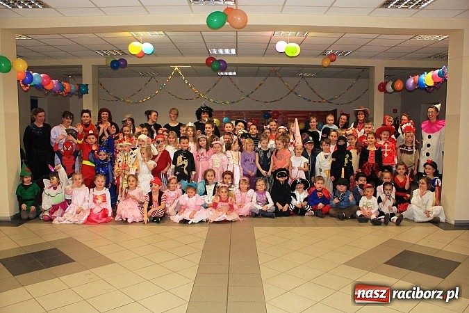 Zdjęcie w galerii na portalu naszraciborz.pl: Ostatkowe szaleństwo w Pietrowicach Wielkich wiadomości z regionu