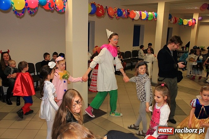 Zdjęcie w galerii na portalu naszraciborz.pl: Ostatkowe szaleństwo w Pietrowicach Wielkich wiadomości z regionu