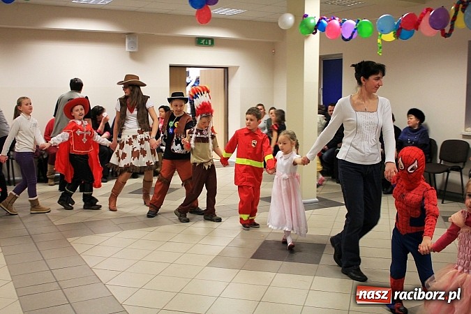 Zdjęcie w galerii na portalu naszraciborz.pl: Ostatkowe szaleństwo w Pietrowicach Wielkich wiadomości z regionu