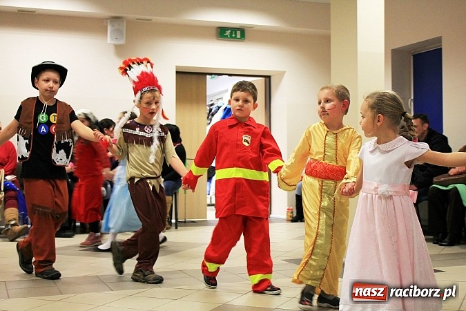 Zdjęcie w galerii na portalu naszraciborz.pl: Ostatkowe szaleństwo w Pietrowicach Wielkich wiadomości z regionu