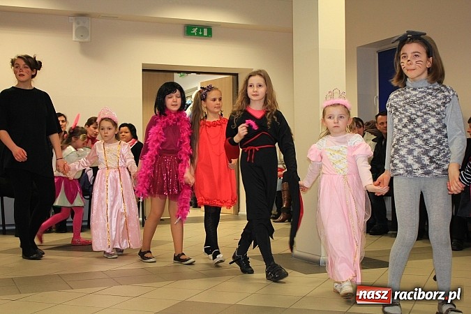 Zdjęcie w galerii na portalu naszraciborz.pl: Ostatkowe szaleństwo w Pietrowicach Wielkich wiadomości z regionu