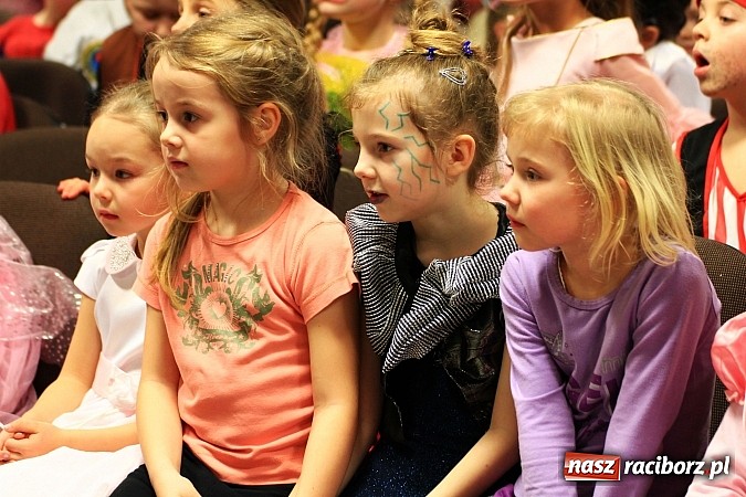 Zdjęcie w galerii na portalu naszraciborz.pl: Ostatkowe szaleństwo w Pietrowicach Wielkich wiadomości z regionu