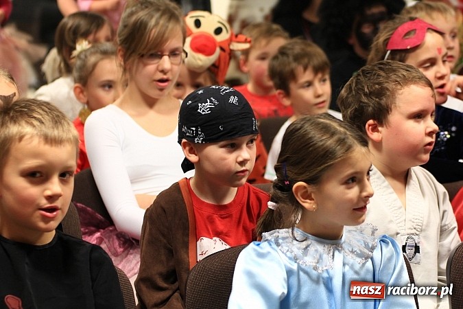 Zdjęcie w galerii na portalu naszraciborz.pl: Ostatkowe szaleństwo w Pietrowicach Wielkich wiadomości z regionu