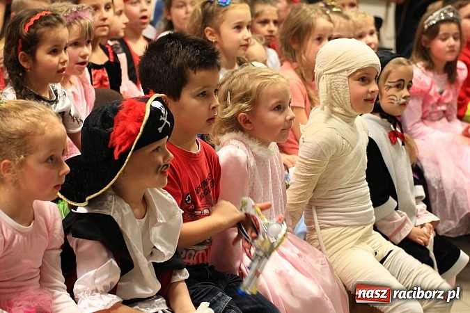 Zdjęcie w galerii na portalu naszraciborz.pl: Ostatkowe szaleństwo w Pietrowicach Wielkich wiadomości z regionu