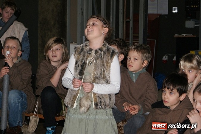 Zdjęcie w galerii na portalu naszraciborz.pl: Wikingowie i gladiatorzy, czyli zajęcia u Marka Mansza wiadomości z regionu