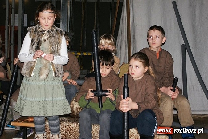 Zdjęcie w galerii na portalu naszraciborz.pl: Wikingowie i gladiatorzy, czyli zajęcia u Marka Mansza wiadomości z regionu