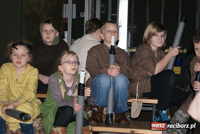 Zdjęcie w galerii na portalu naszraciborz.pl: Wikingowie i gladiatorzy, czyli zajęcia u Marka Mansza wiadomości z regionu