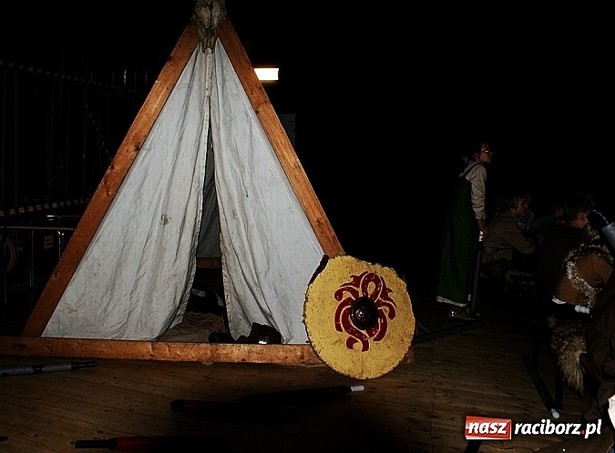 Zdjęcie w galerii na portalu naszraciborz.pl: Wikingowie i gladiatorzy, czyli zajęcia u Marka Mansza wiadomości z regionu