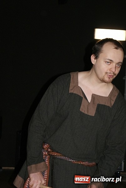 Zdjęcie w galerii na portalu naszraciborz.pl: Wikingowie i gladiatorzy, czyli zajęcia u Marka Mansza wiadomości z regionu