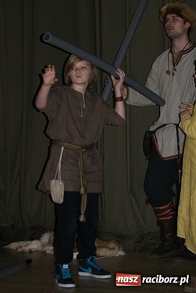 Zdjęcie w galerii na portalu naszraciborz.pl: Wikingowie i gladiatorzy, czyli zajęcia u Marka Mansza wiadomości z regionu