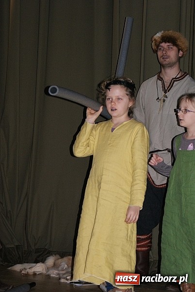 Zdjęcie w galerii na portalu naszraciborz.pl: Wikingowie i gladiatorzy, czyli zajęcia u Marka Mansza wiadomości z regionu
