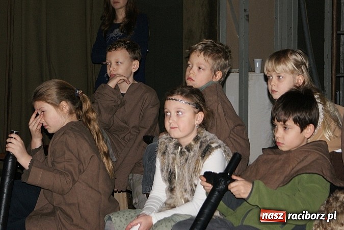 Zdjęcie w galerii na portalu naszraciborz.pl: Wikingowie i gladiatorzy, czyli zajęcia u Marka Mansza wiadomości z regionu