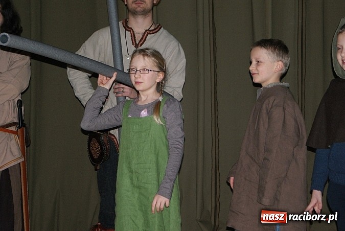 Zdjęcie w galerii na portalu naszraciborz.pl: Wikingowie i gladiatorzy, czyli zajęcia u Marka Mansza wiadomości z regionu