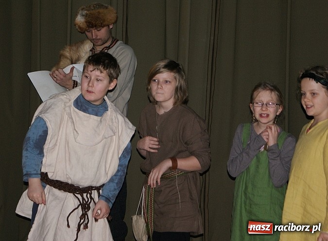 Zdjęcie w galerii na portalu naszraciborz.pl: Wikingowie i gladiatorzy, czyli zajęcia u Marka Mansza wiadomości z regionu