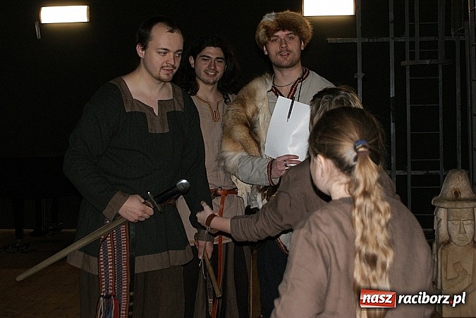Zdjęcie w galerii na portalu naszraciborz.pl: Wikingowie i gladiatorzy, czyli zajęcia u Marka Mansza wiadomości z regionu
