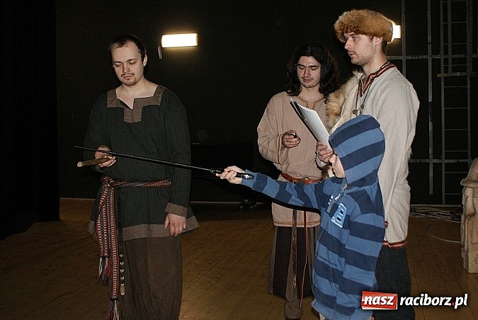 Zdjęcie w galerii na portalu naszraciborz.pl: Wikingowie i gladiatorzy, czyli zajęcia u Marka Mansza wiadomości z regionu