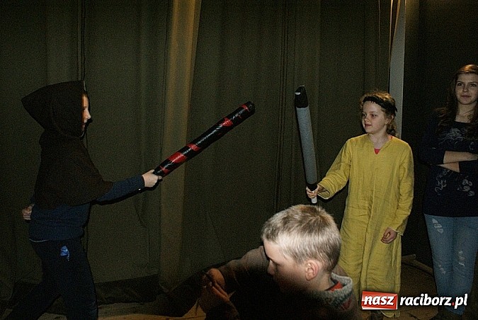 Zdjęcie w galerii na portalu naszraciborz.pl: Wikingowie i gladiatorzy, czyli zajęcia u Marka Mansza wiadomości z regionu