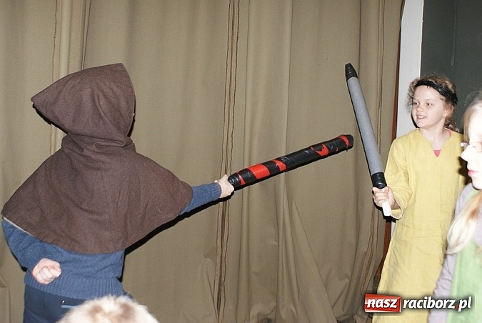 Zdjęcie w galerii na portalu naszraciborz.pl: Wikingowie i gladiatorzy, czyli zajęcia u Marka Mansza wiadomości z regionu