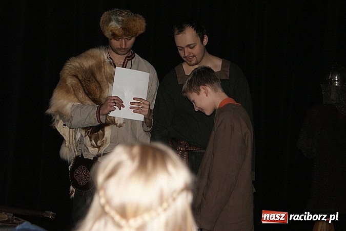 Zdjęcie w galerii na portalu naszraciborz.pl: Wikingowie i gladiatorzy, czyli zajęcia u Marka Mansza wiadomości z regionu