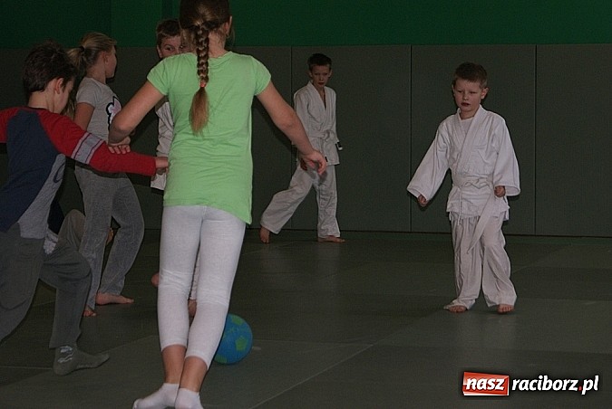 Zdjęcie w galerii na portalu naszraciborz.pl: Ćwiczą samoobronę w Raciborskim Ośrodku Aikido wiadomości z regionu