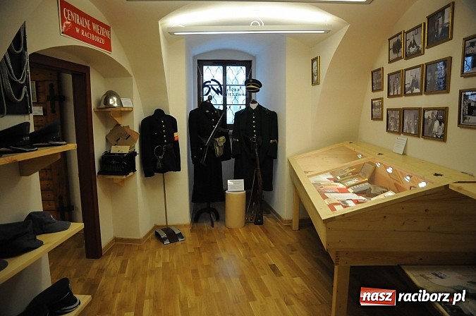 Zdjęcie w galerii na portalu naszraciborz.pl: Śląski Okręg Służby Więziennej świętował w Raciborzu. Na zamku otwarto izbę pamięci SW wiadomości z regionu