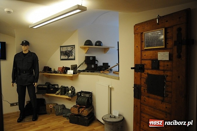 Zdjęcie w galerii na portalu naszraciborz.pl: Śląski Okręg Służby Więziennej świętował w Raciborzu. Na zamku otwarto izbę pamięci SW wiadomości z regionu