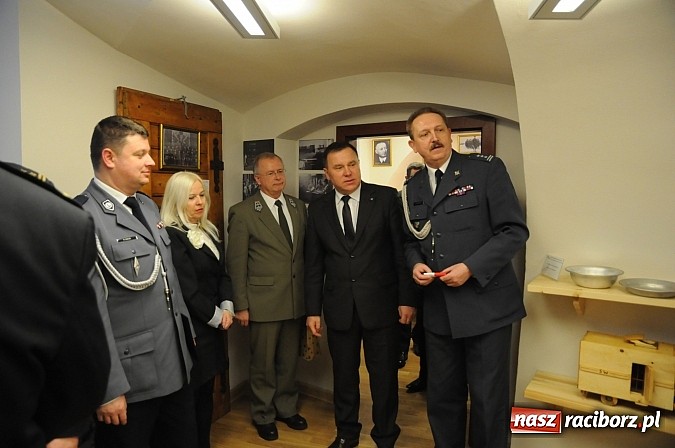 Zdjęcie w galerii na portalu naszraciborz.pl: Śląski Okręg Służby Więziennej świętował w Raciborzu. Na zamku otwarto izbę pamięci SW wiadomości z regionu