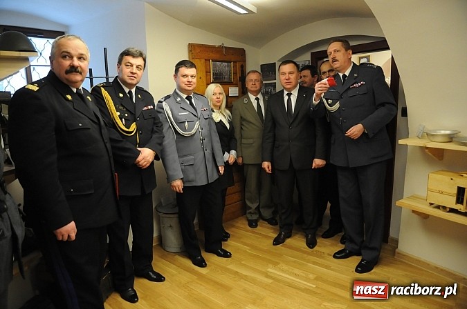 Zdjęcie w galerii na portalu naszraciborz.pl: Śląski Okręg Służby Więziennej świętował w Raciborzu. Na zamku otwarto izbę pamięci SW wiadomości z regionu