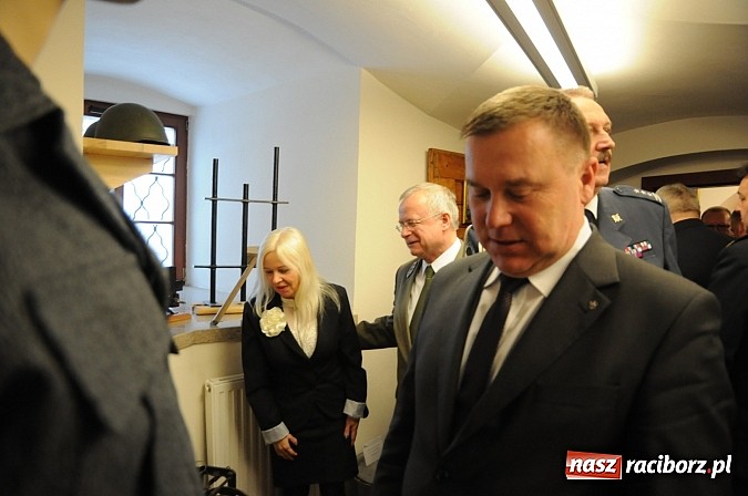 Zdjęcie w galerii na portalu naszraciborz.pl: Śląski Okręg Służby Więziennej świętował w Raciborzu. Na zamku otwarto izbę pamięci SW wiadomości z regionu