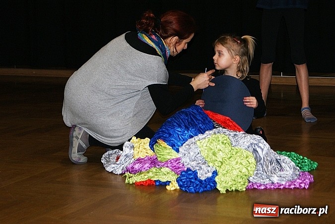 Zdjęcie w galerii na portalu naszraciborz.pl: Warsztaty dla najmłodszych aktorów wiadomości z regionu