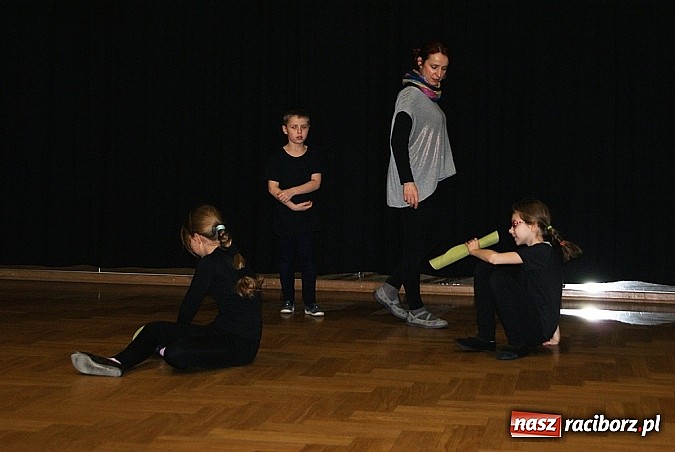 Zdjęcie w galerii na portalu naszraciborz.pl: Warsztaty dla najmłodszych aktorów wiadomości z regionu