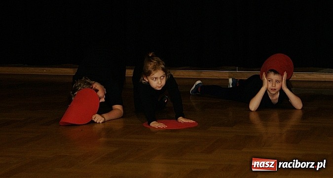 Zdjęcie w galerii na portalu naszraciborz.pl: Warsztaty dla najmłodszych aktorów wiadomości z regionu