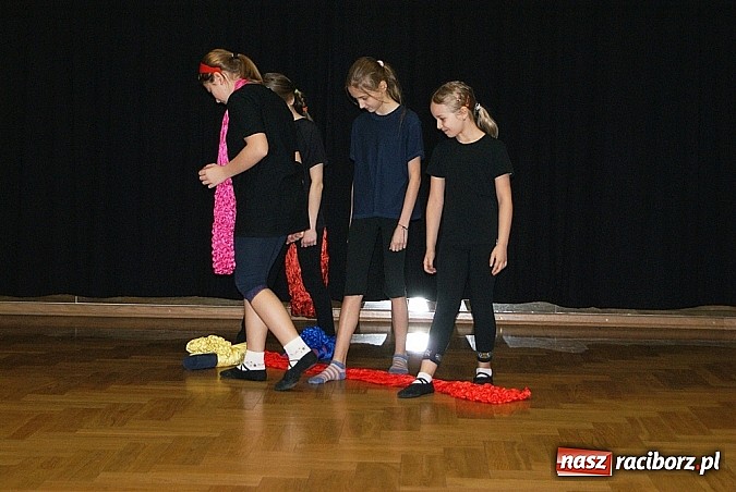 Zdjęcie w galerii na portalu naszraciborz.pl: Warsztaty dla najmłodszych aktorów wiadomości z regionu