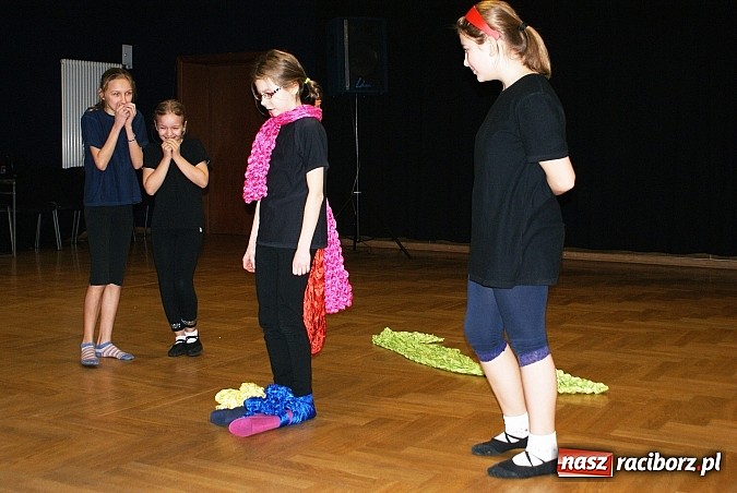 Zdjęcie w galerii na portalu naszraciborz.pl: Warsztaty dla najmłodszych aktorów wiadomości z regionu