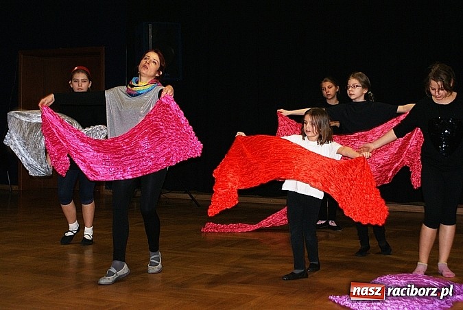 Zdjęcie w galerii na portalu naszraciborz.pl: Warsztaty dla najmłodszych aktorów wiadomości z regionu