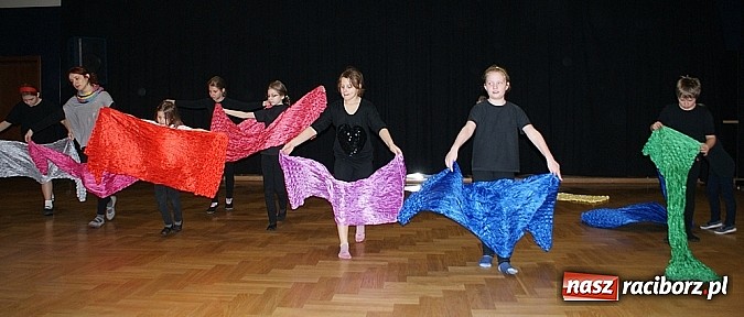 Zdjęcie w galerii na portalu naszraciborz.pl: Warsztaty dla najmłodszych aktorów wiadomości z regionu