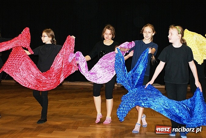 Zdjęcie w galerii na portalu naszraciborz.pl: Warsztaty dla najmłodszych aktorów wiadomości z regionu